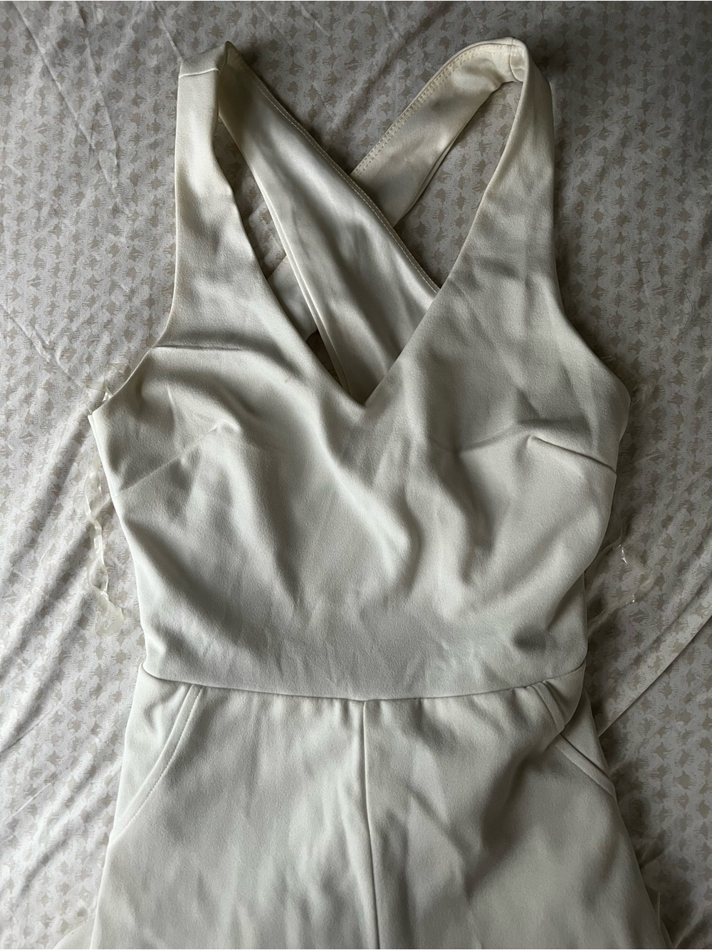Elegant White V-Neck Sleeveless Dress